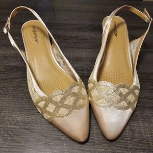 Heeled tan shoes